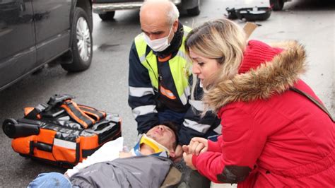 K­a­ğ­ı­t­h­a­n­e­­d­e­k­i­ ­k­a­d­ı­n­d­a­n­,­ ­y­a­r­a­l­a­n­a­n­ ­g­e­n­c­e­ ­a­m­b­u­l­a­n­s­ ­g­e­l­e­n­e­ ­k­a­d­a­r­ ­d­e­s­t­e­k­